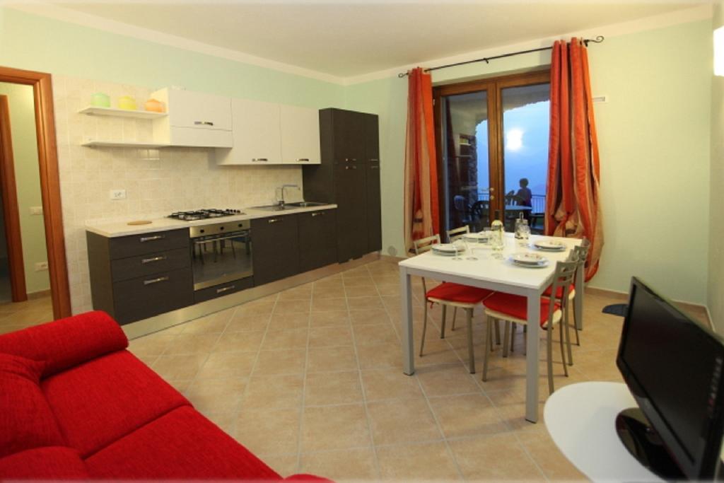 Aparthotel La Casa Di Pericle Brenzone sul Garda Camera foto