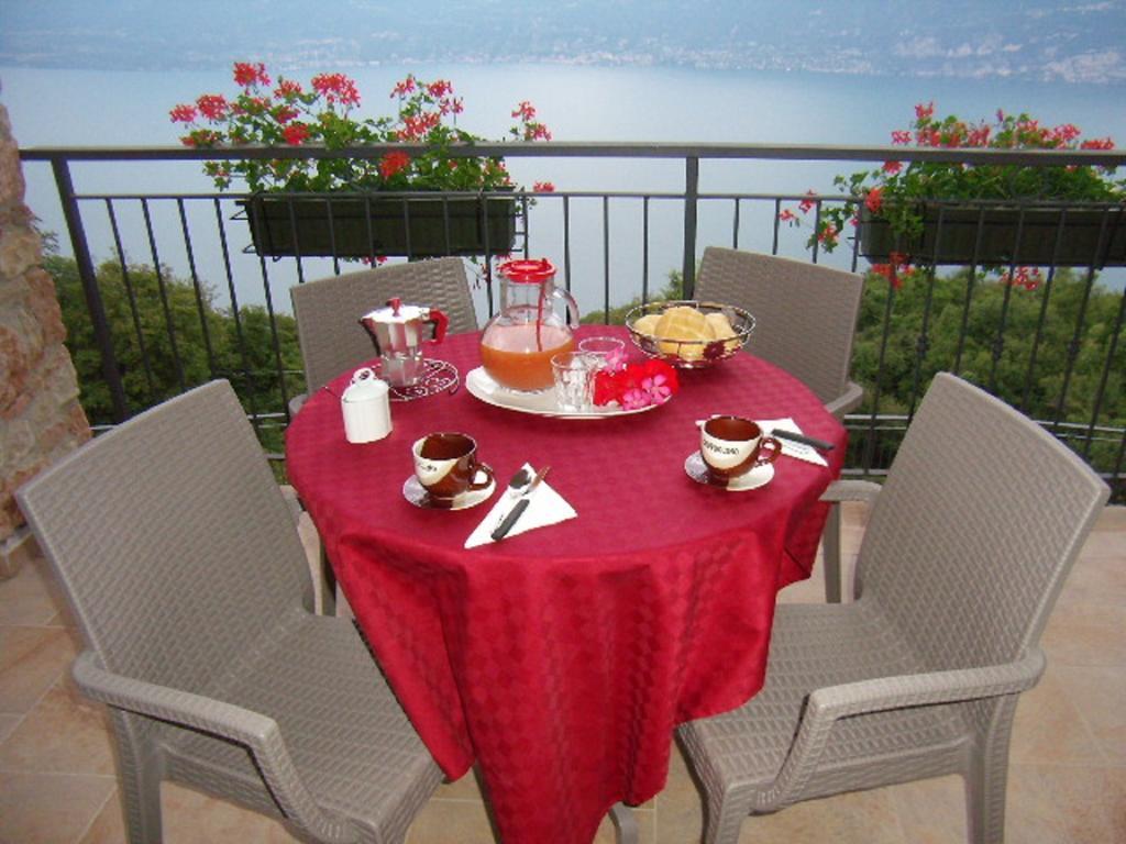 Aparthotel La Casa Di Pericle Brenzone sul Garda Camera foto